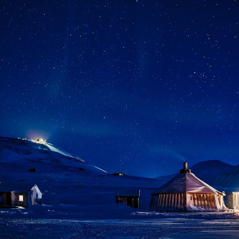 Northern light Arctic wilderness evening Aurora borealis Agurtxane Concellon Portrait 1920x1920 02 blue