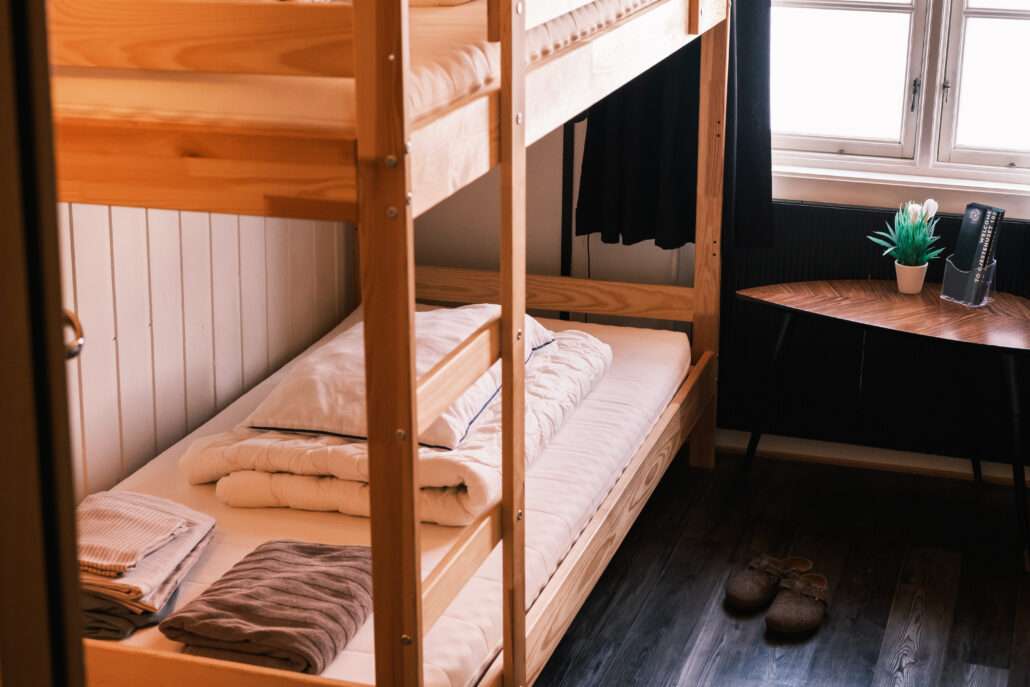 Gjestehuset 102 by Håkon Brensholm